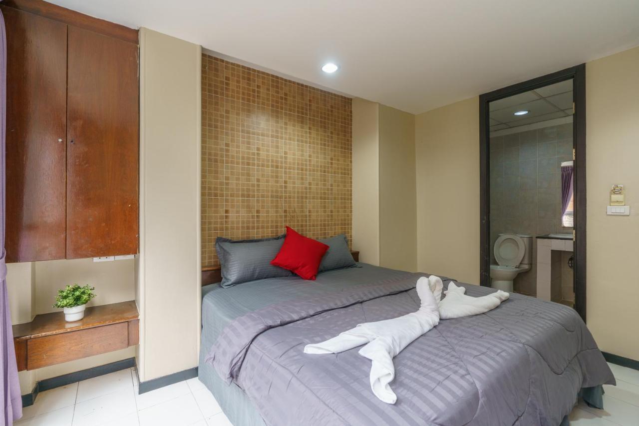 Cheqinn Bed Sukhumvit 4 Nana Plaza Bangkok Exterior photo