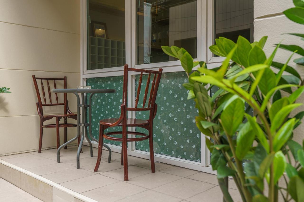 Cheqinn Bed Sukhumvit 4 Nana Plaza Bangkok Exterior photo